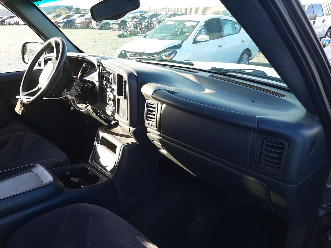 Photo 9 from auction – 2002 GMC NEW SIERRA with VIN 2GTEC19T421121752