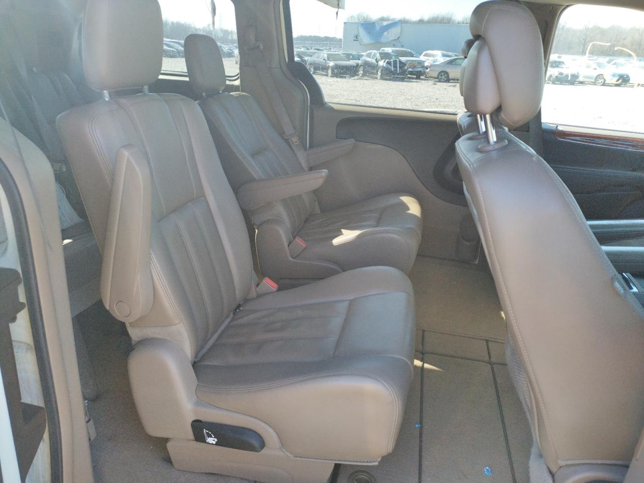 Photo 6 from auction – 2013 CHRYSLER TOWN & COU with VIN 2C4RC1BG5DR510709