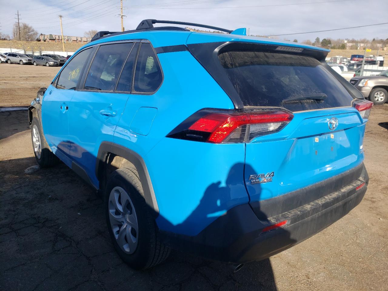 Photo 3 from auction – 2021 TOYOTA RAV4 LE with VIN JTMF1RFV9MD076149