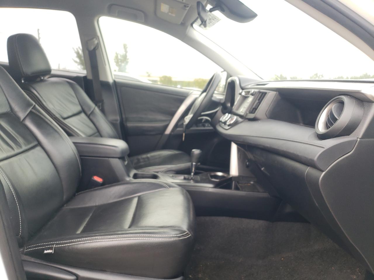 Photo 5 from auction – 2017 TOYOTA RAV4 LE with VIN JTMZFREVXHJ136544