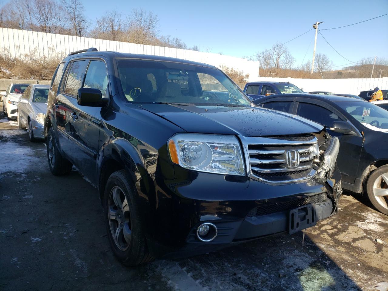 HONDA PILOT SE 2015 with VIN 5FNYF4H31FB063089 - Photo from auction