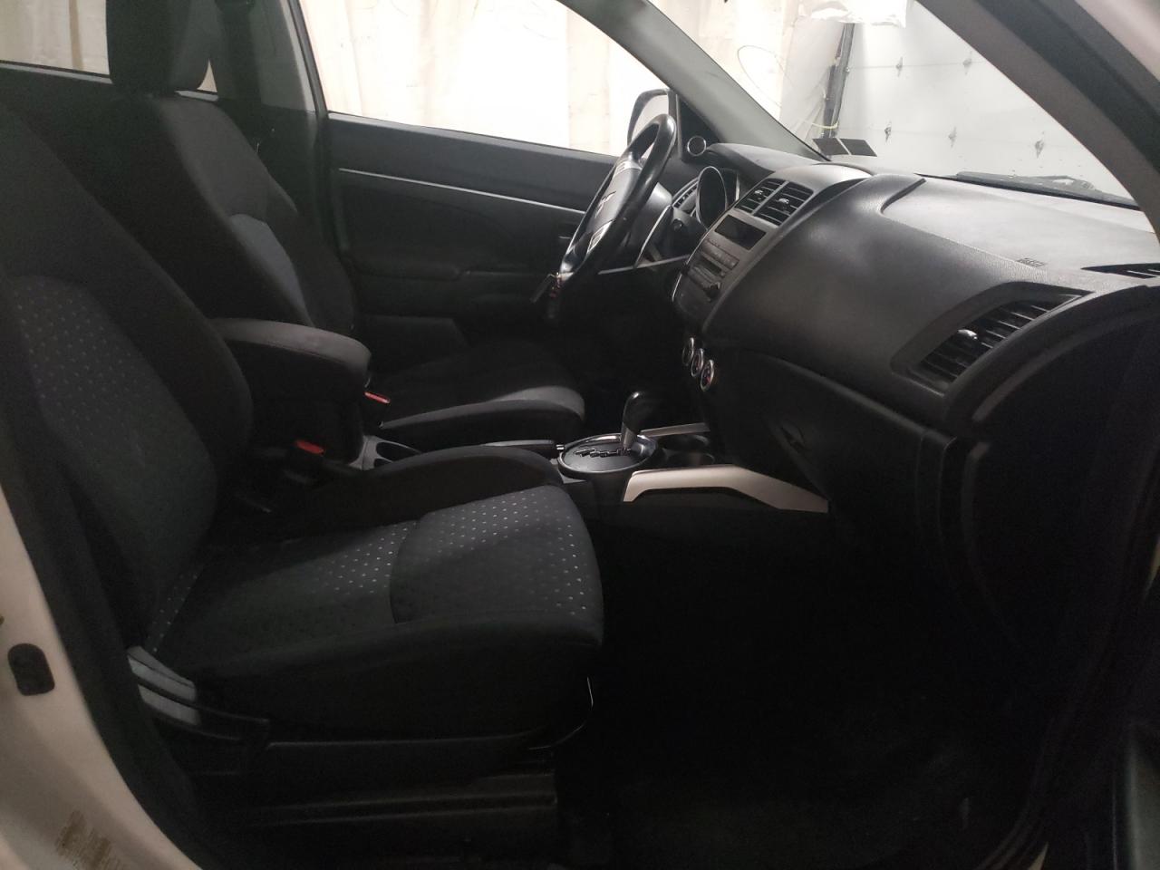 Photo 5 from auction – 2011 MITSUBISHI OUTLANDER with VIN JA4AR4AUXBZ016248