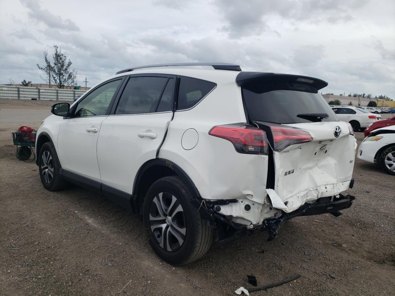 Photo 3 from auction – 2017 TOYOTA RAV4 LE with VIN JTMZFREVXHJ136544