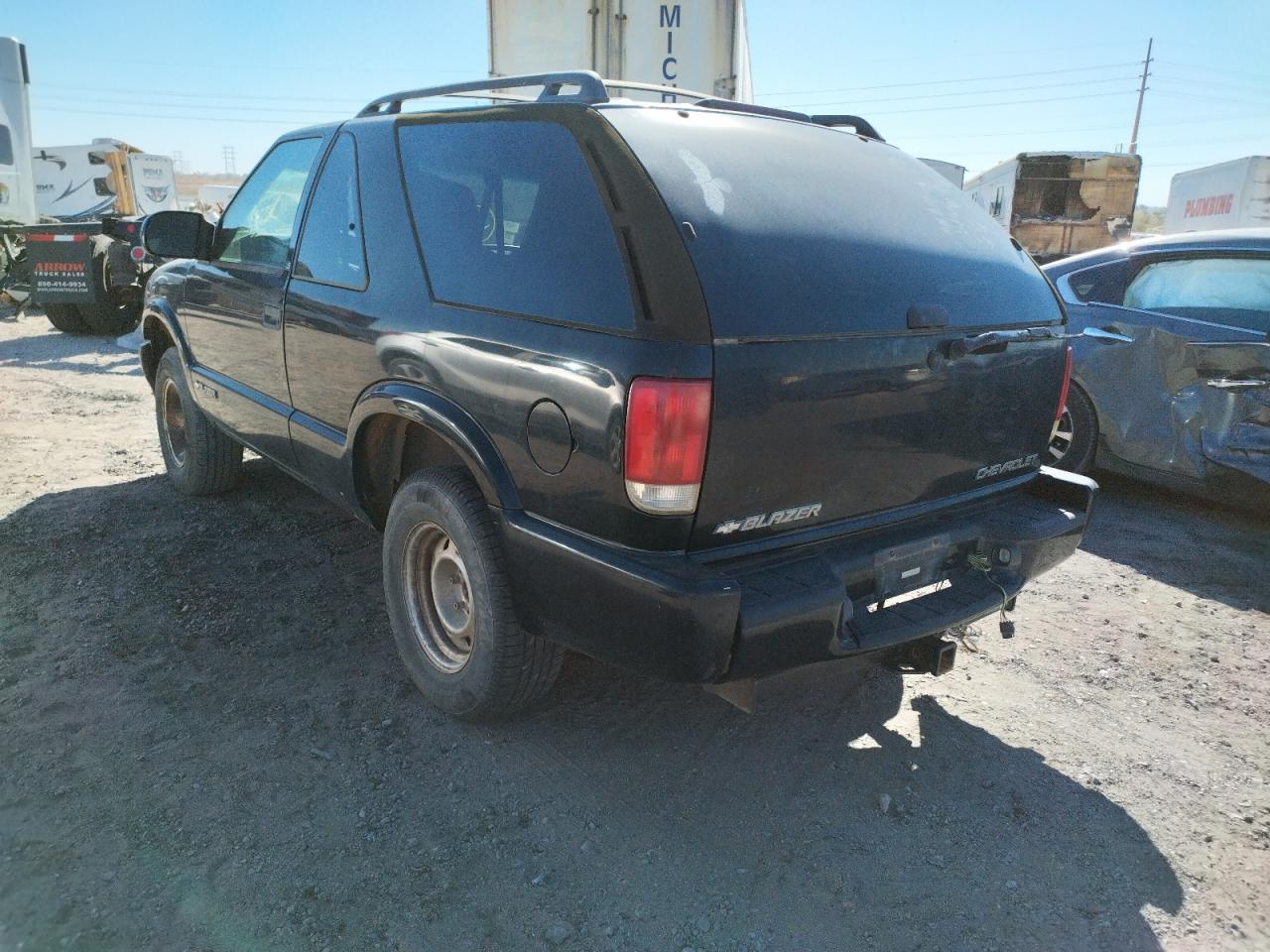 Фото 3 с аукциона – 2001 CHEVROLET BLAZER с VIN 1GNCS18W81K228749