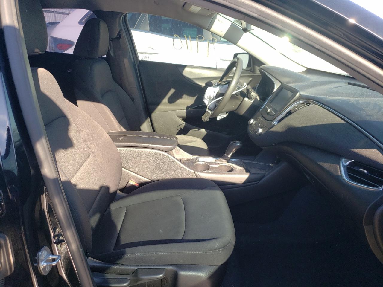 Photo 5 from auction – 2017 CHEVROLET MALIBU LT with VIN 1G1ZE5ST6HF147454