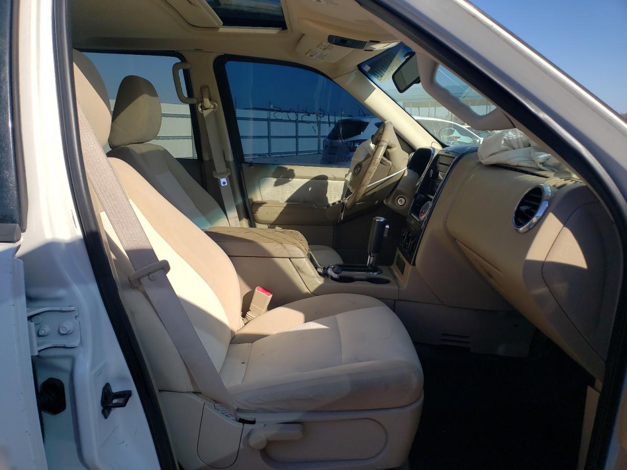 Photo 5 from auction – 2010 FORD EXPLORER S with VIN 1FMEU3BE6AUA00322