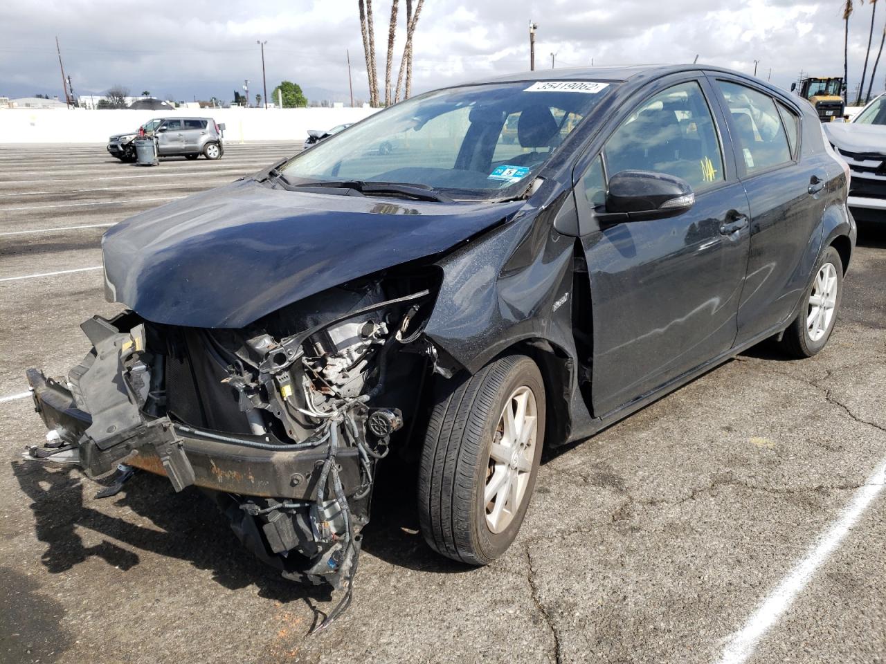 Photo 2 from auction – 2014 TOYOTA PRIUS C with VIN JTDKDTB38E1073284