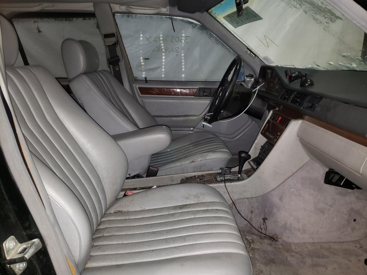 Photo 5 from auction – 1992 MERCEDES-BENZ 300 E 2.6 with VIN WDBEA26D3NB581822