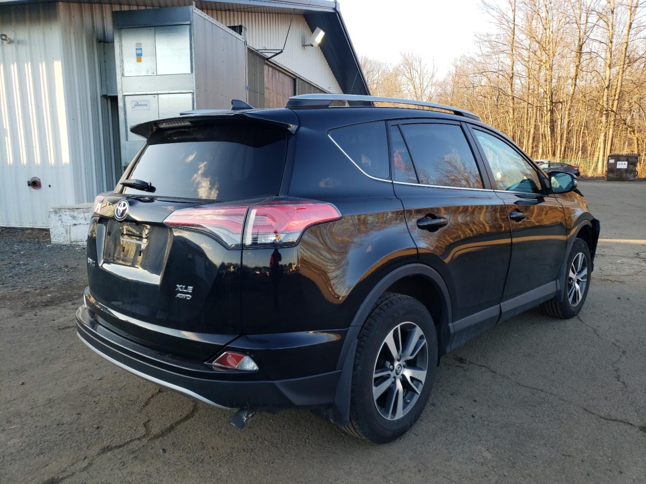 Photo 4 from auction – 2018 TOYOTA RAV4 ADVEN with VIN 2T3RFREVXJW851069