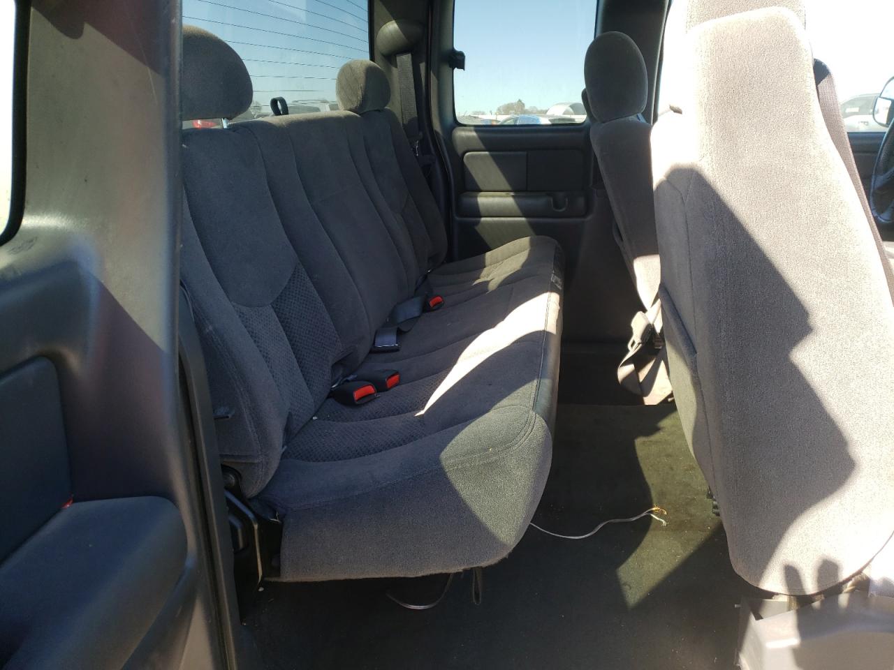 Photo 6 from auction – 2005 CHEVROLET SILVERADO with VIN 2GCEC19T551152173