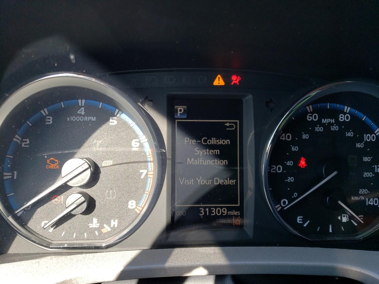 Photo 8 from auction – 2018 TOYOTA RAV4 LIMIT with VIN 2T3DFREV9JW819143