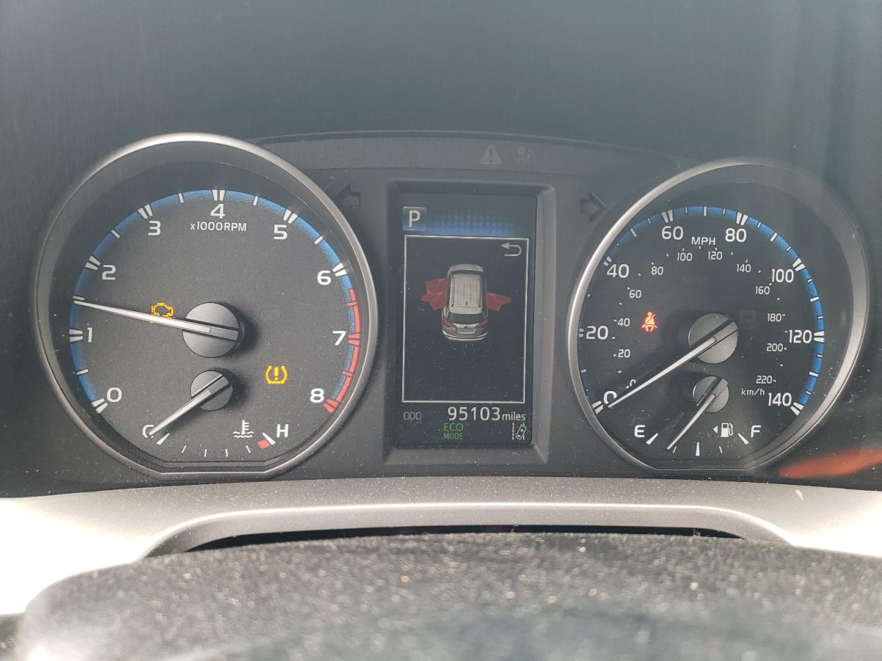 Photo 8 from auction – 2017 TOYOTA RAV4 LE with VIN JTMZFREVXHJ136544