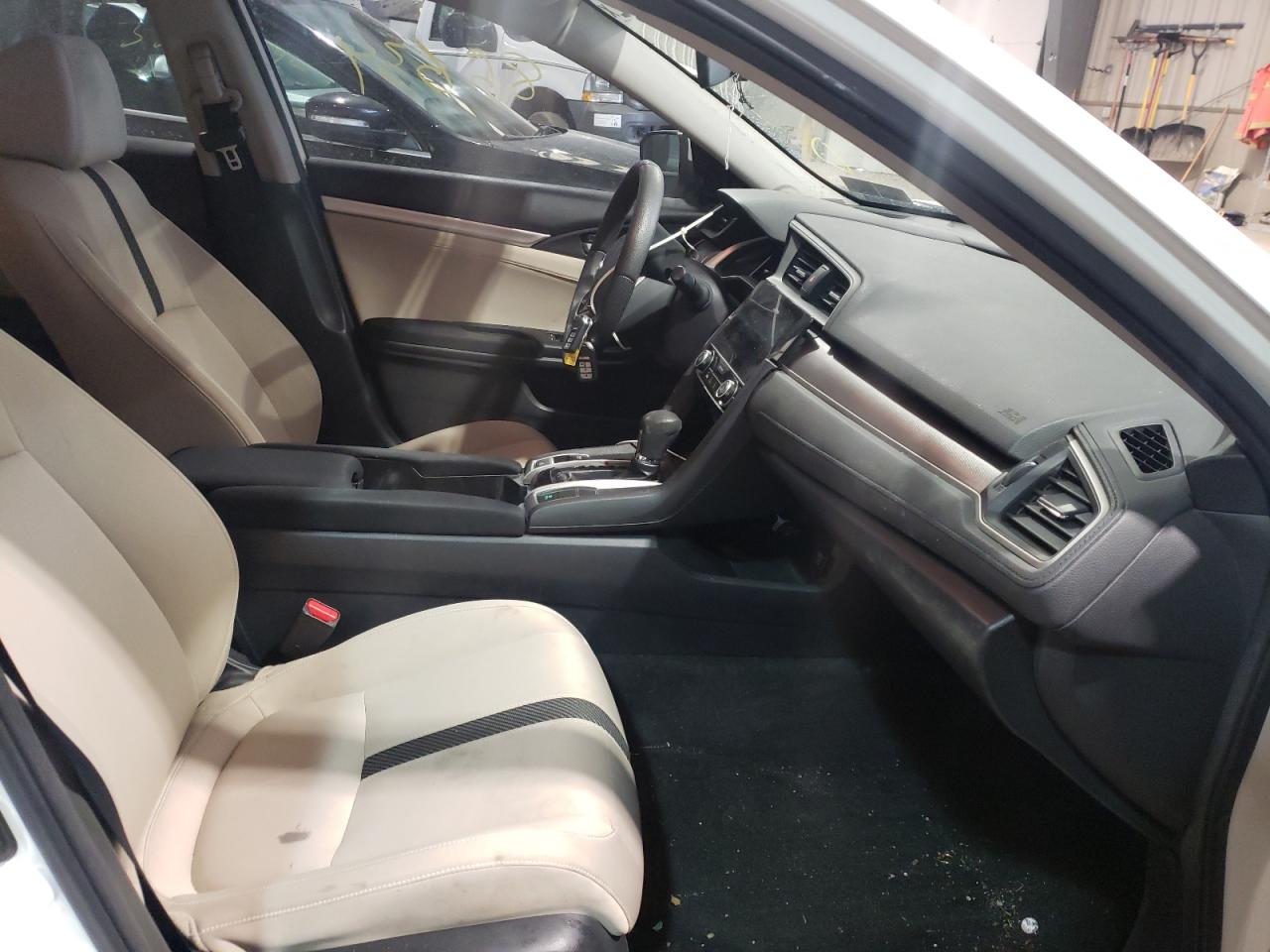 Photo 5 from auction – 2016 HONDA CIVIC EX with VIN 19XFC2F79GE201916