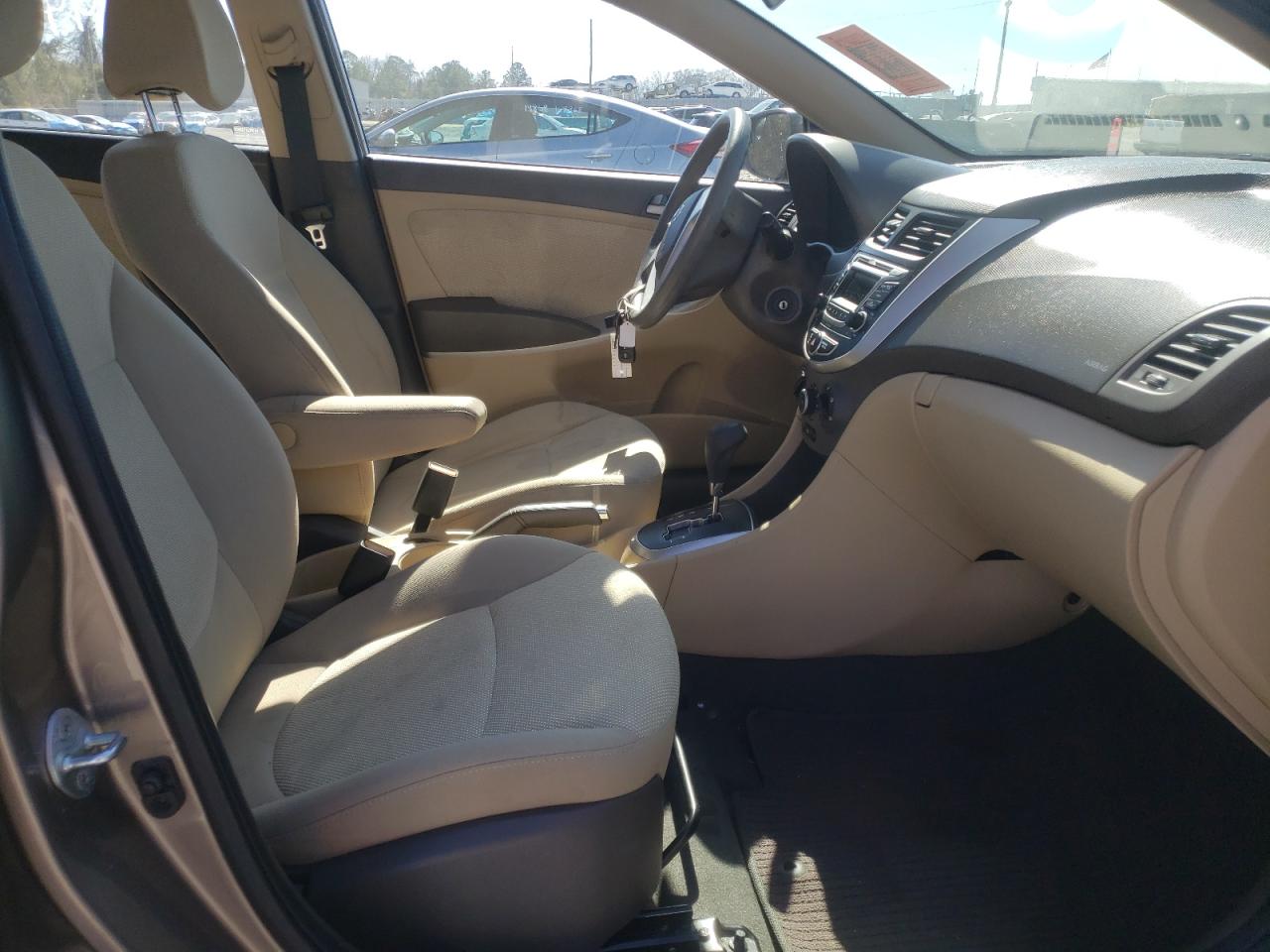 Photo 5 from auction – 2014 HYUNDAI ACCENT GLS with VIN KMHCT4AE1EU739590