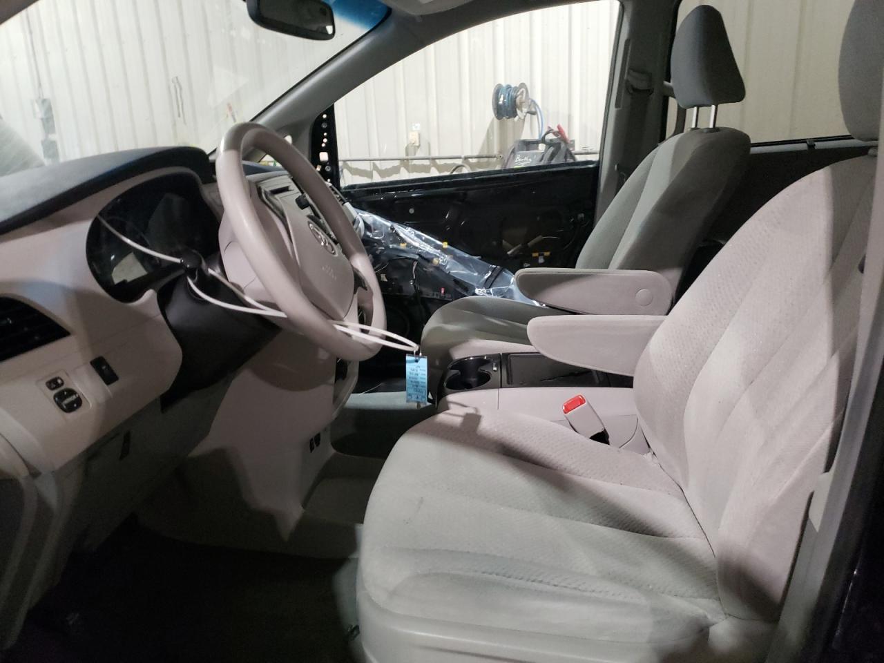 Photo 5 from auction – 2012 TOYOTA SIENNA LE with VIN 5TDJK3DC2CS033118