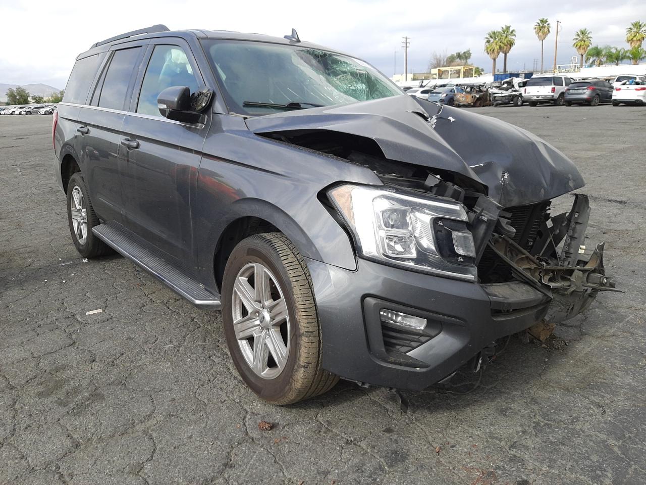 FORD EXPEDITION 2018 with VIN 1FMJU1HT0JEA18320 - Photo from auction