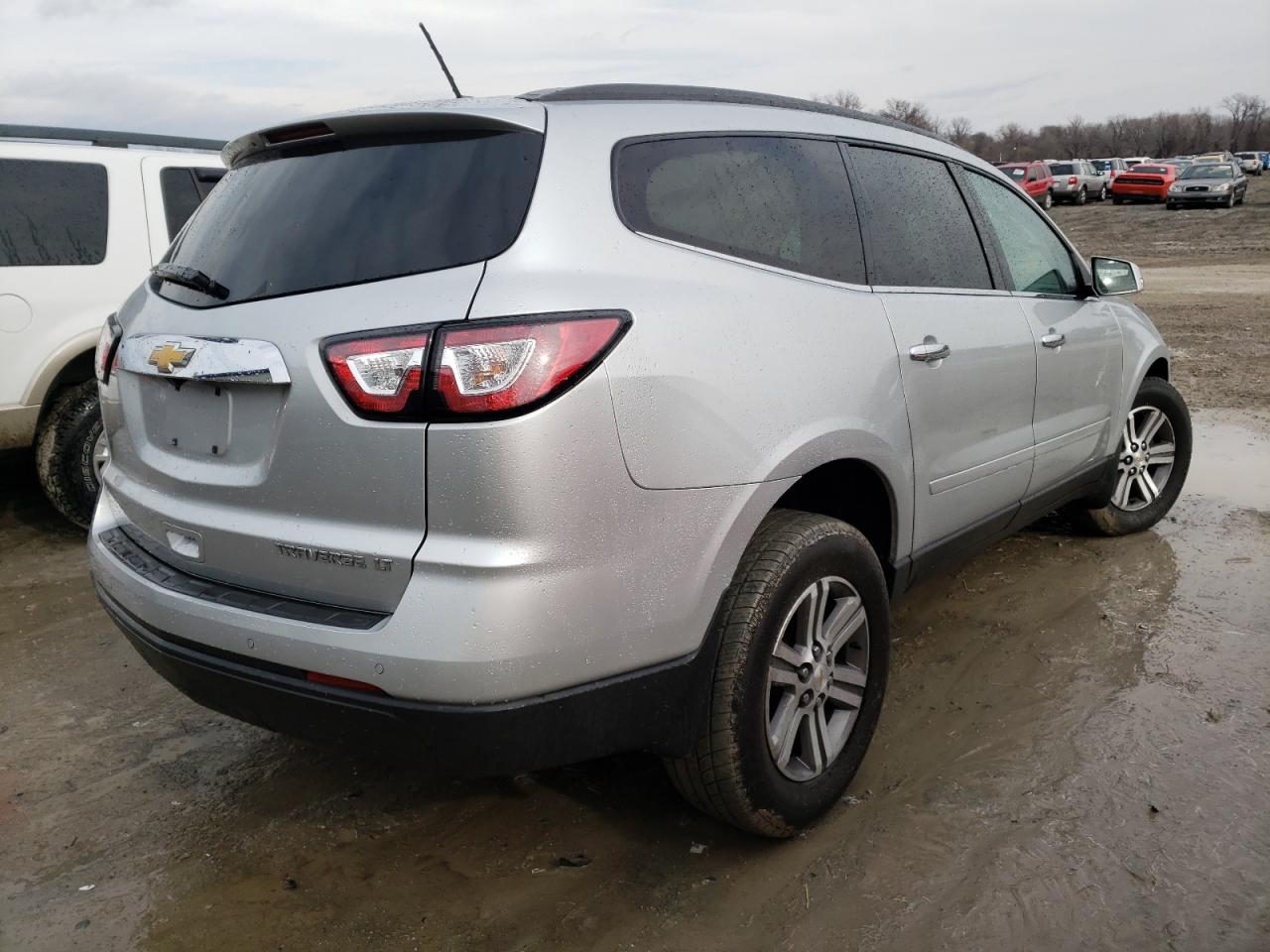 Photo 4 from auction – 2015 CHEVROLET TRAVERSE L with VIN 1GNKRHKD4FJ328514