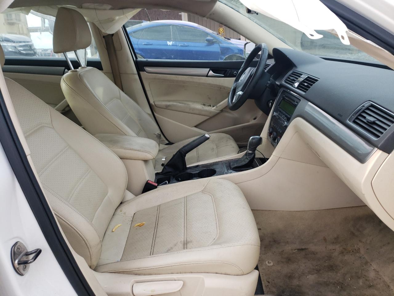 Photo 5 from auction – 2014 VOLKSWAGEN PASSAT S with VIN 1VWAP7A30EC009012