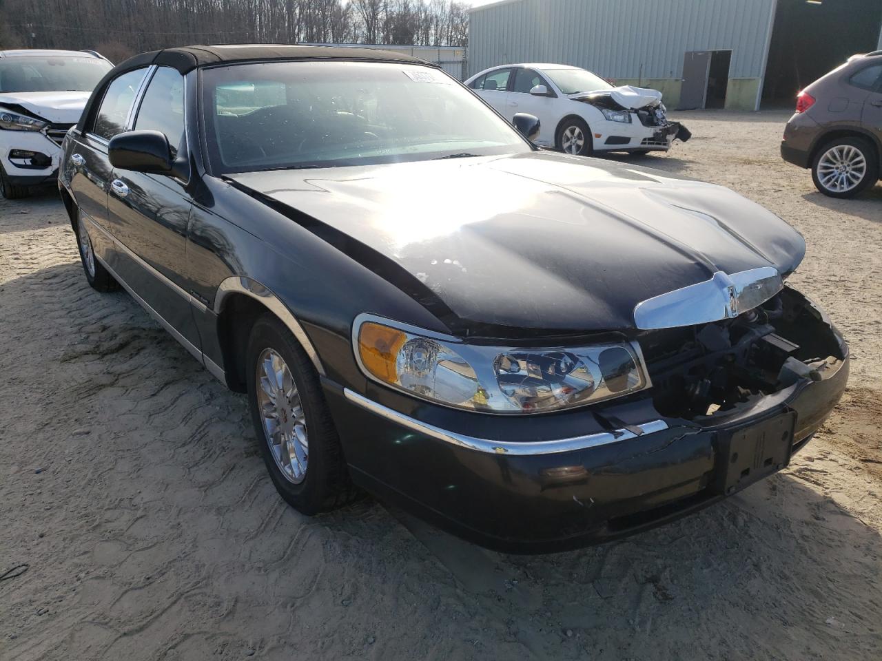 Photo 1 from auction – 2001 LINCOLN TOWN CAR E with VIN 1LNHM81W21Y610330