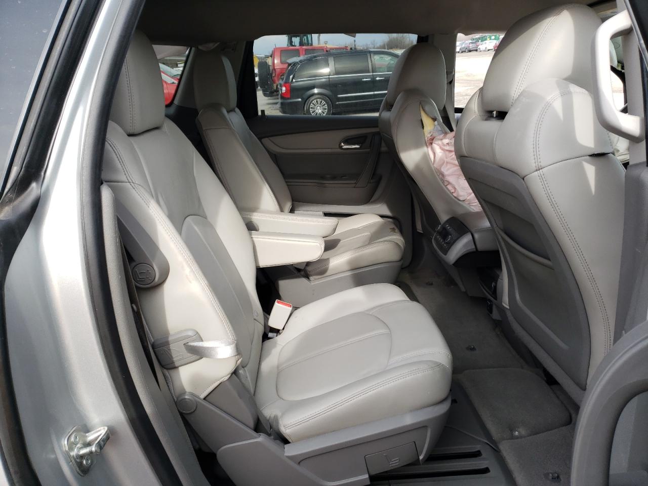 Photo 6 from auction – 2015 CHEVROLET TRAVERSE L with VIN 1GNKRHKD4FJ328514