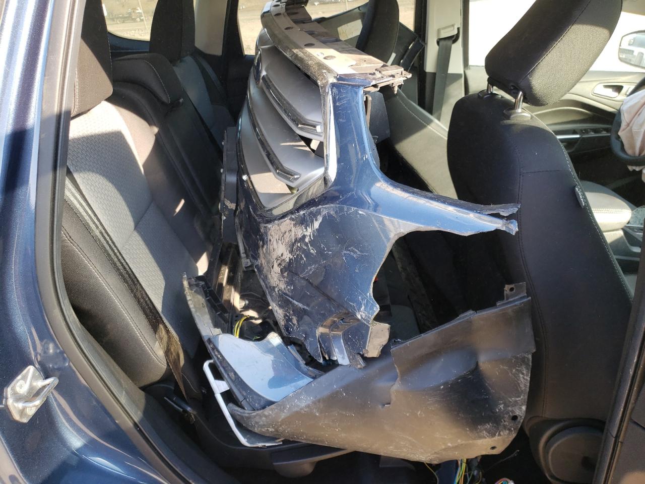 Photo 6 from auction – 2018 FORD ESCAPE SE with VIN 1FMCU9GD3JUC84079