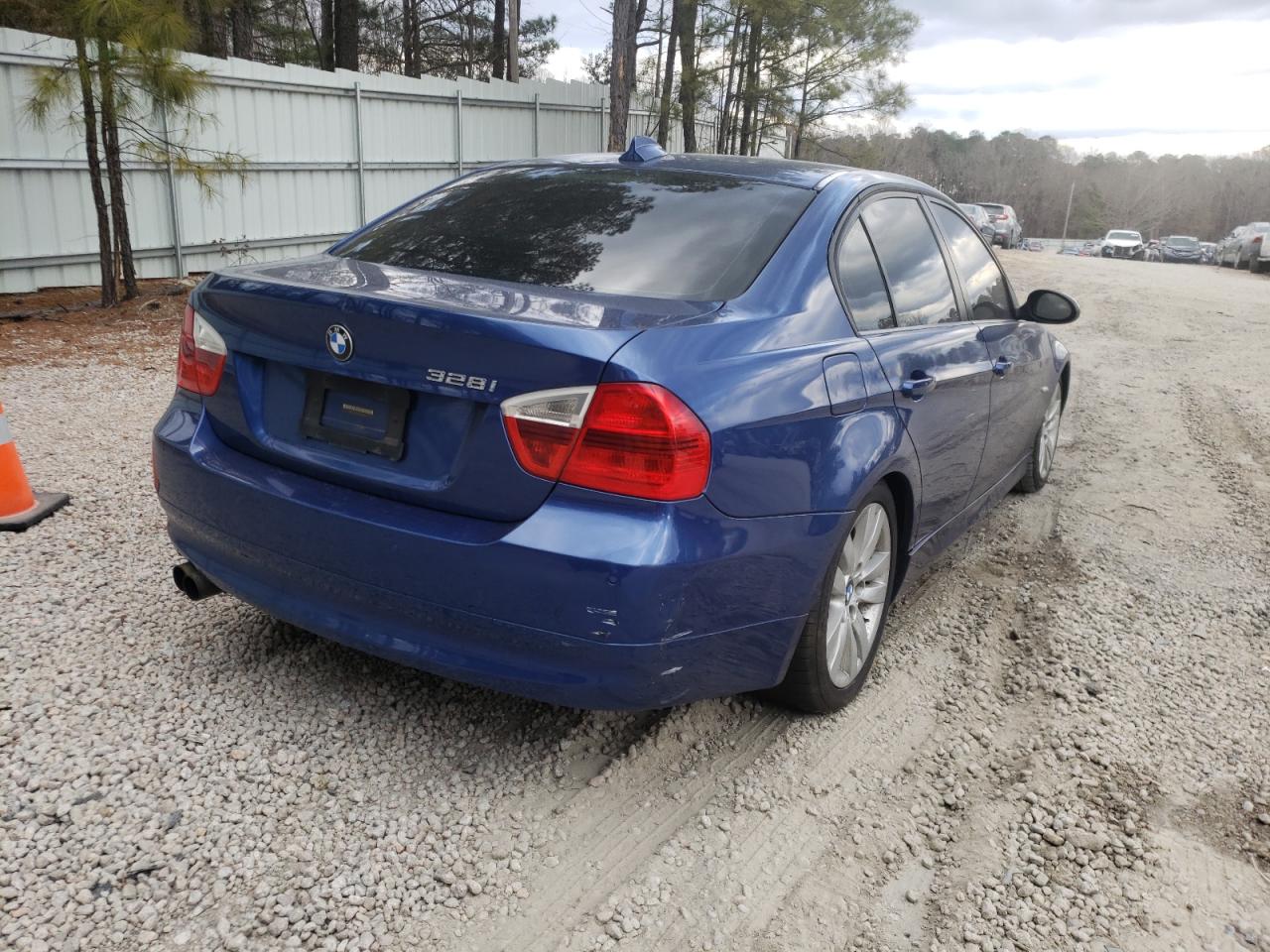 Photo 4 from auction – 2007 BMW 328 I with VIN WBAVA37567NE25502