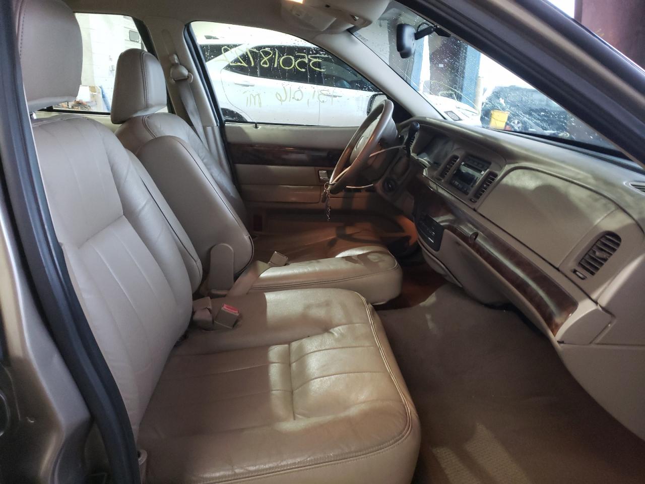 Photo 5 from auction – 2005 MERCURY GRAND MARQ with VIN 2MEFM75W25X662996