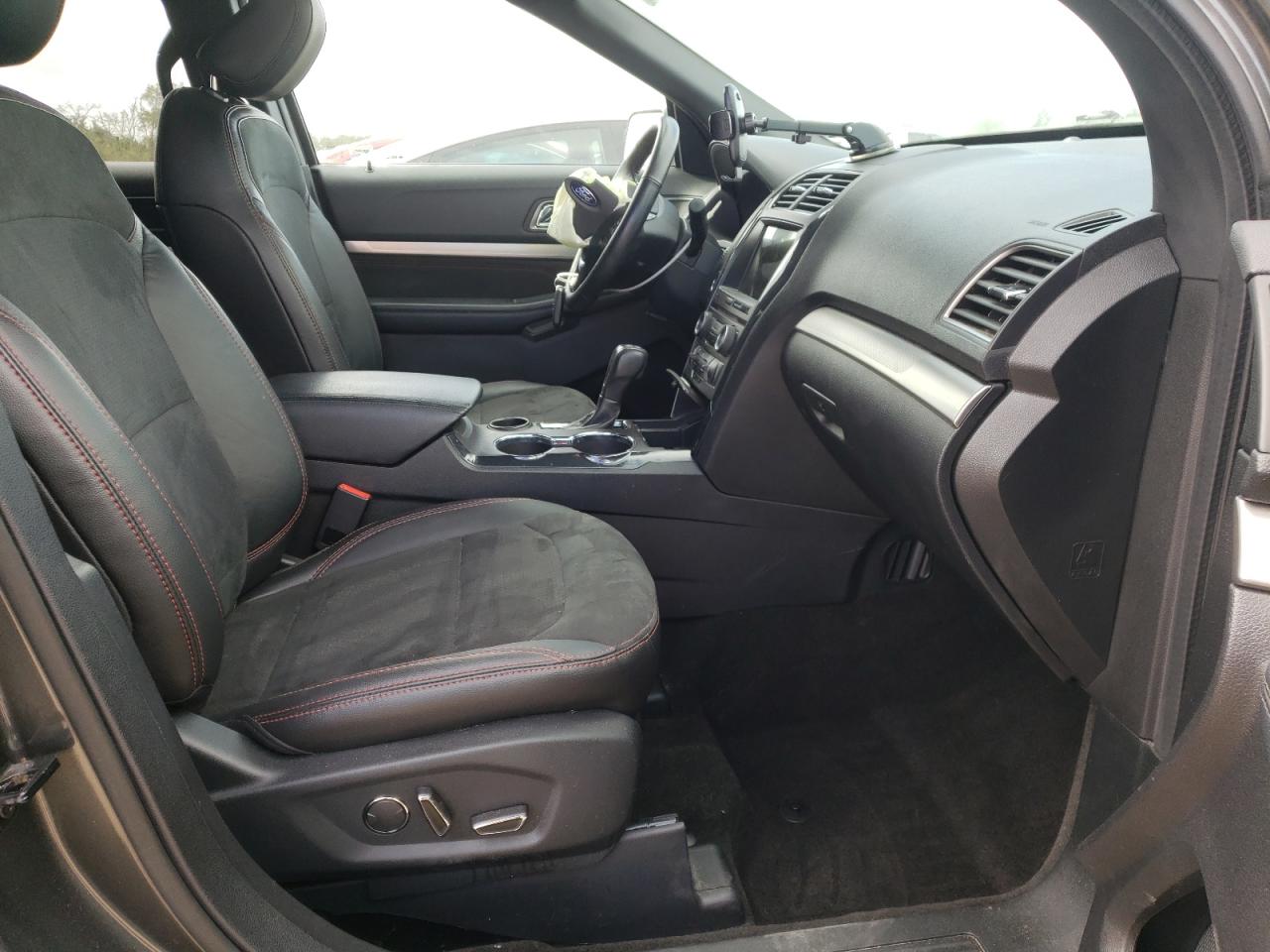 Photo 5 from auction – 2018 FORD EXPLORER X with VIN 1FM5K7D86JGB04442