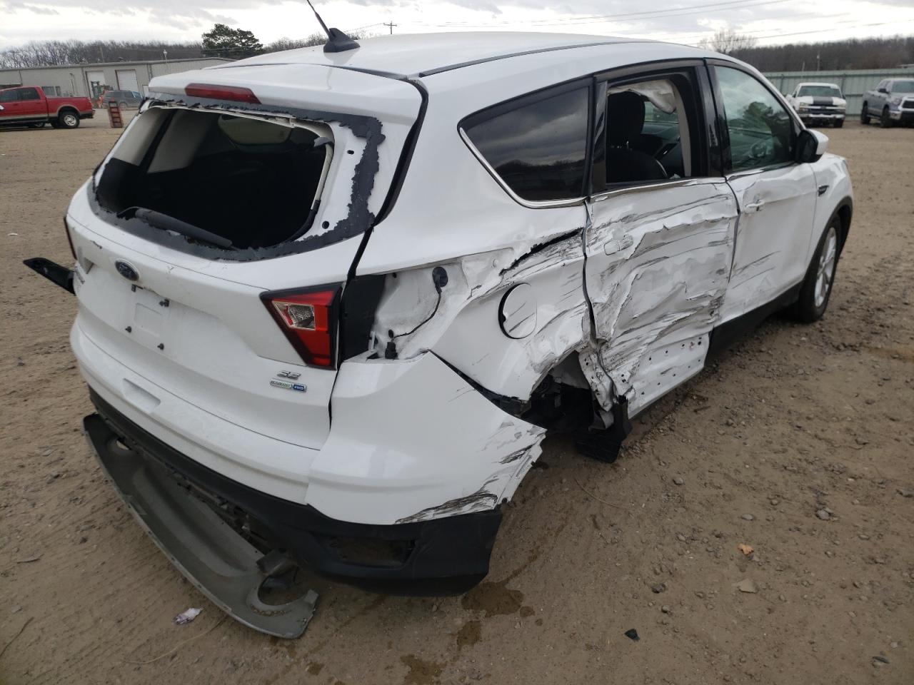 Photo 4 from auction – 2019 FORD ESCAPE SE with VIN 1FMCU9GD9KUA34833