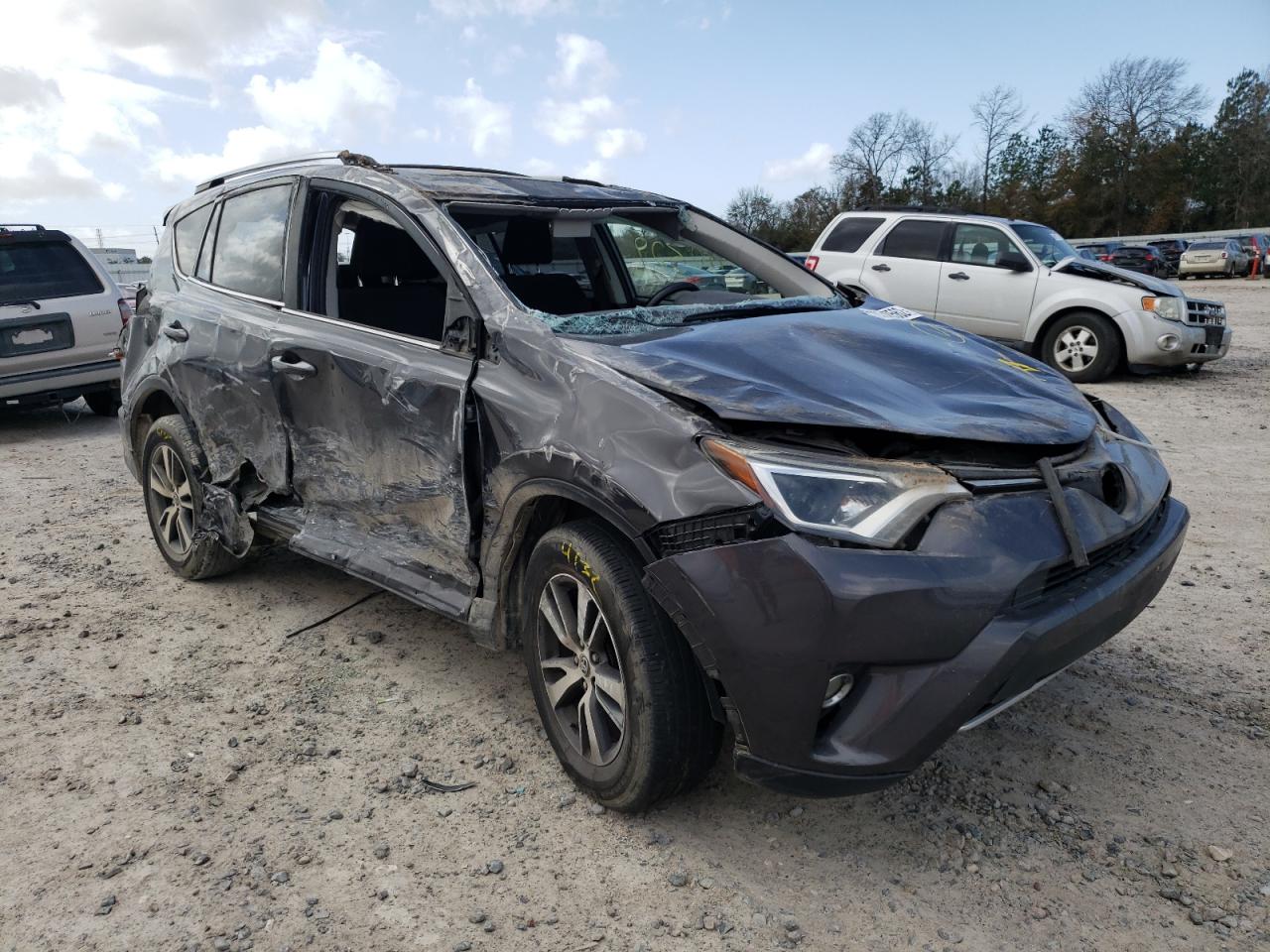 Photo 1 from auction – 2016 TOYOTA RAV4 XLE with VIN JTMWFREV3GJ061185