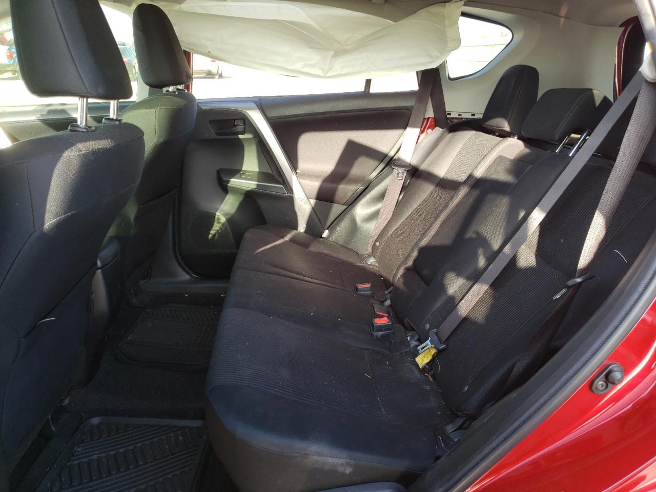 Photo 6 from auction – 2016 TOYOTA RAV4 LE with VIN JTMZFREV6GJ069102