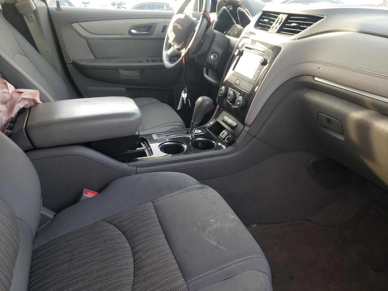 Photo 5 from auction – 2015 CHEVROLET TRAVERSE L with VIN 1GNKRGKD8FJ301522