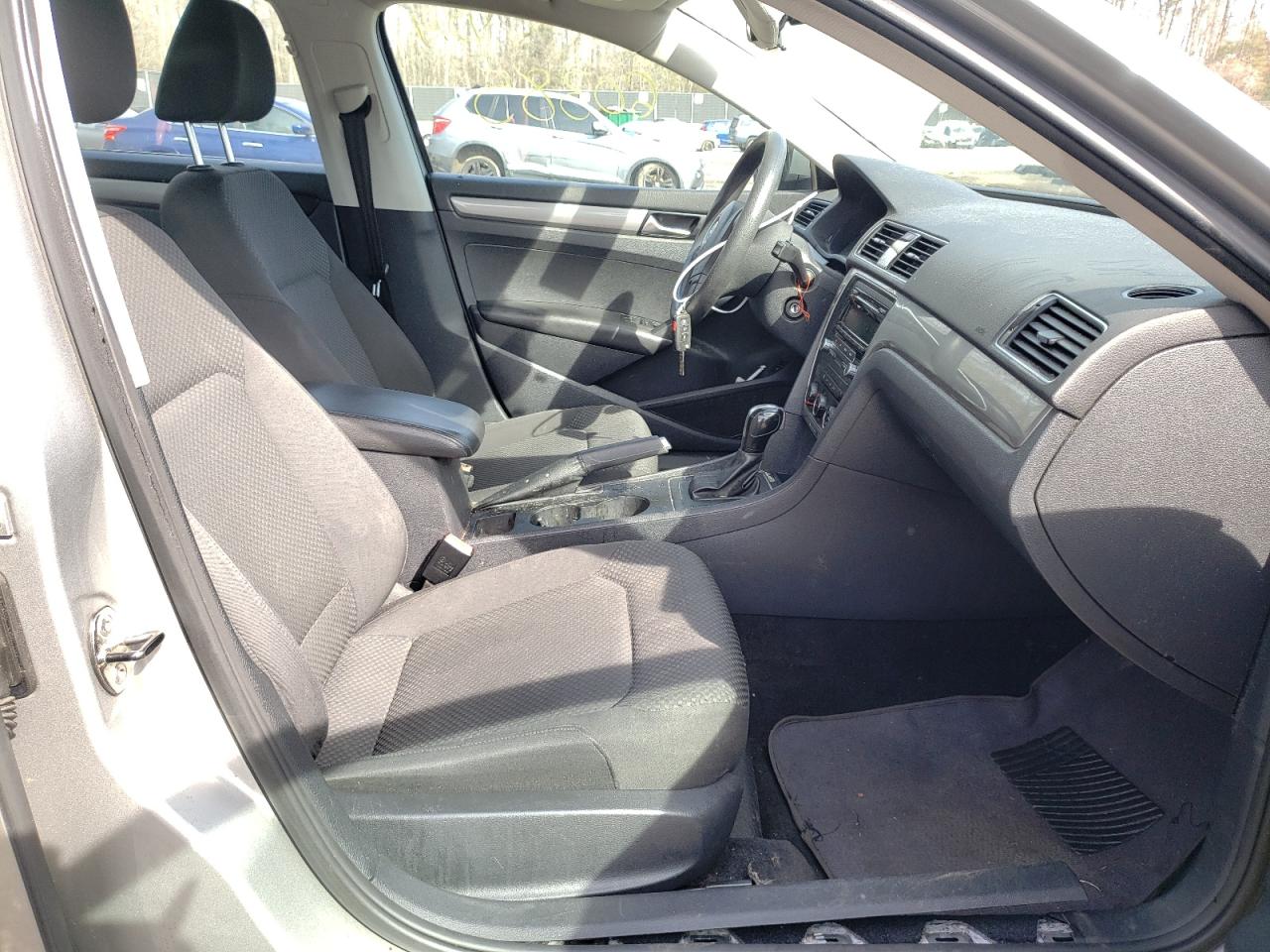 Photo 5 from auction – 2013 VOLKSWAGEN PASSAT S with VIN 1VWAP7A30DC051890