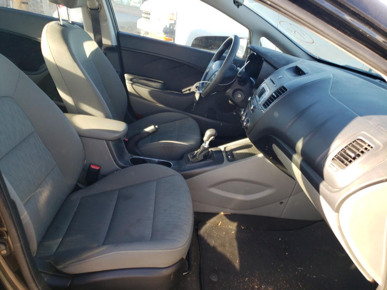 Photo 5 from auction – 2016 KIA FORTE LX with VIN KNAFK4A66G5599415
