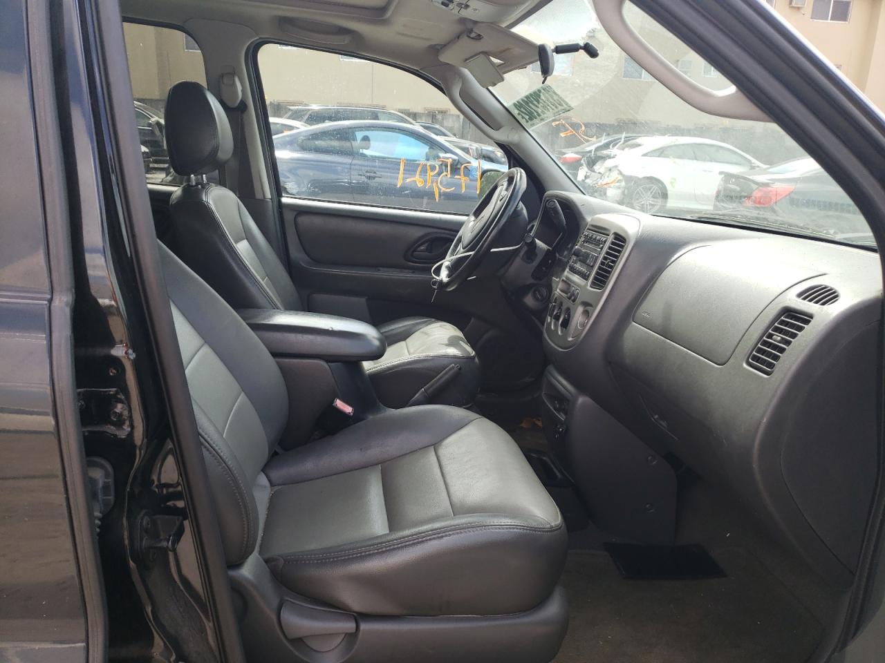 Photo 5 from auction – 2004 FORD ESCAPE XLT with VIN 1FMYU93154KB74779