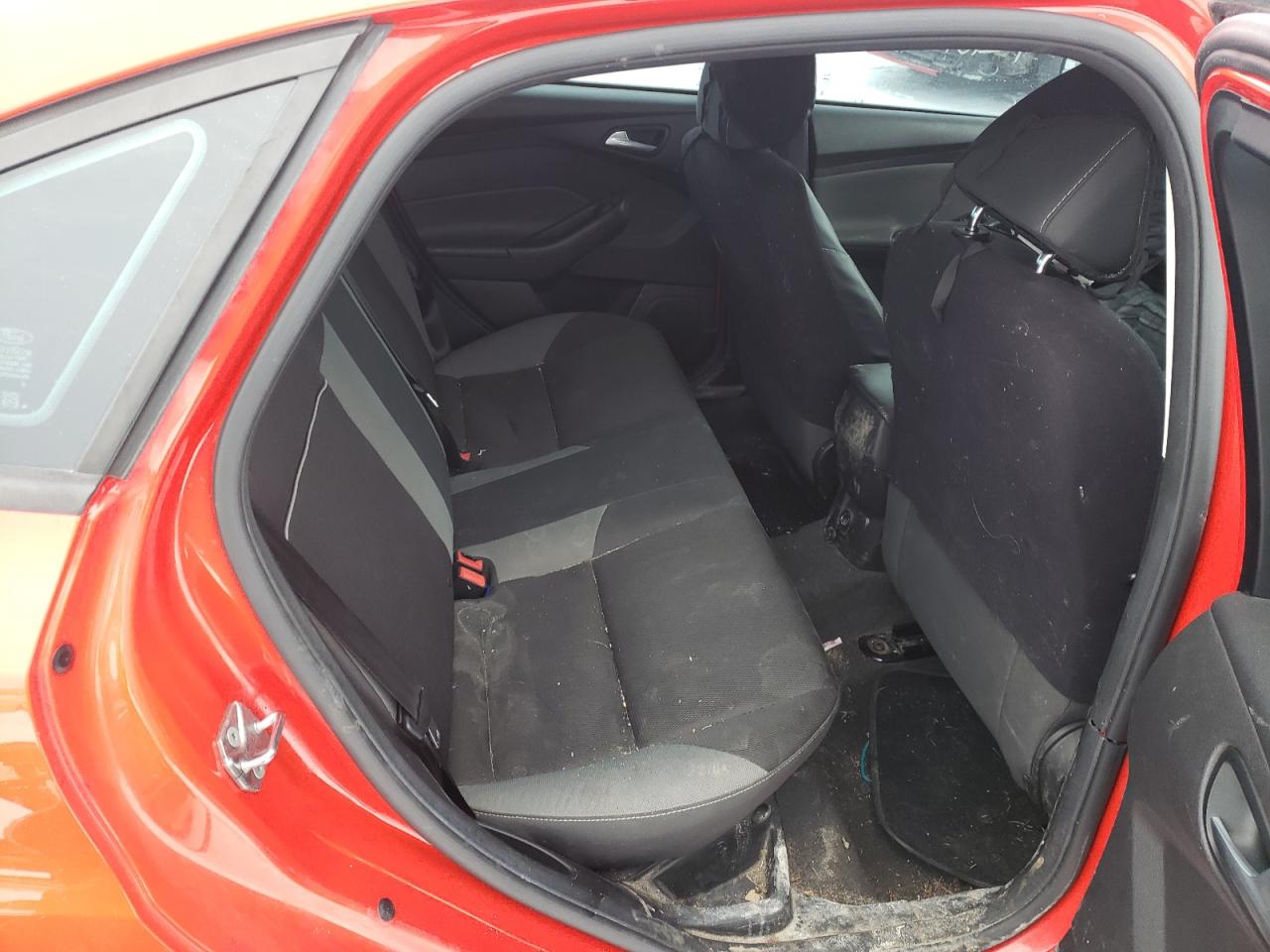 Photo 6 from auction – 2014 FORD FOCUS SE with VIN 1FADP3F29EL335003
