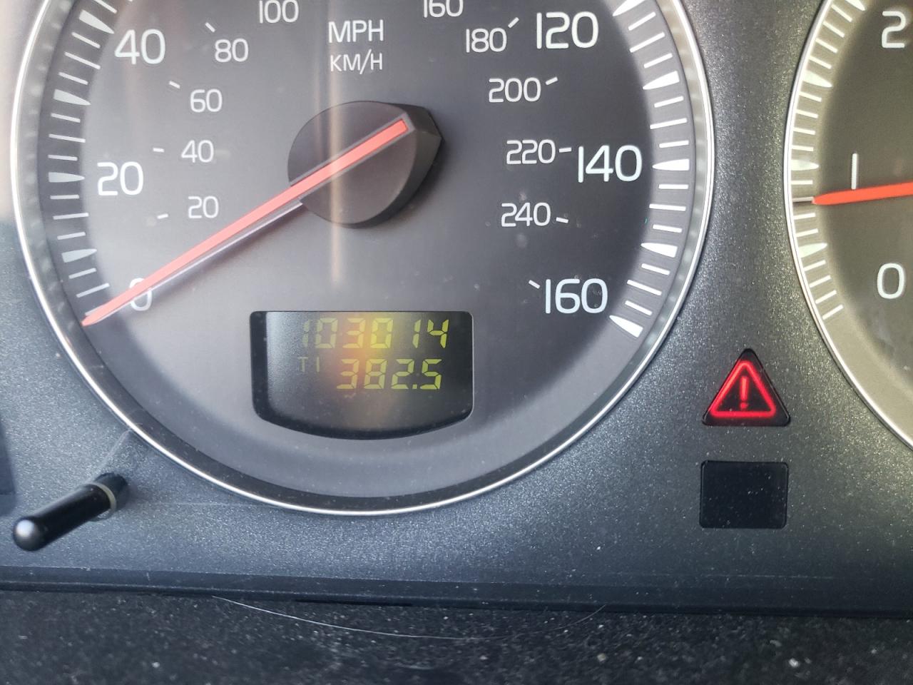 Photo 8 from auction – 2004 VOLVO S60 2.5T with VIN YV1RS59V042360211