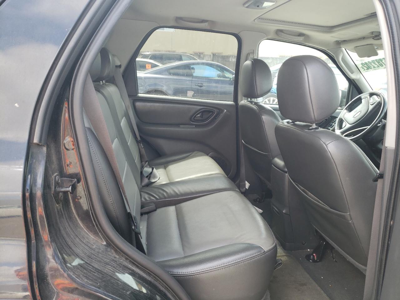 Photo 6 from auction – 2004 FORD ESCAPE XLT with VIN 1FMYU93154KB74779