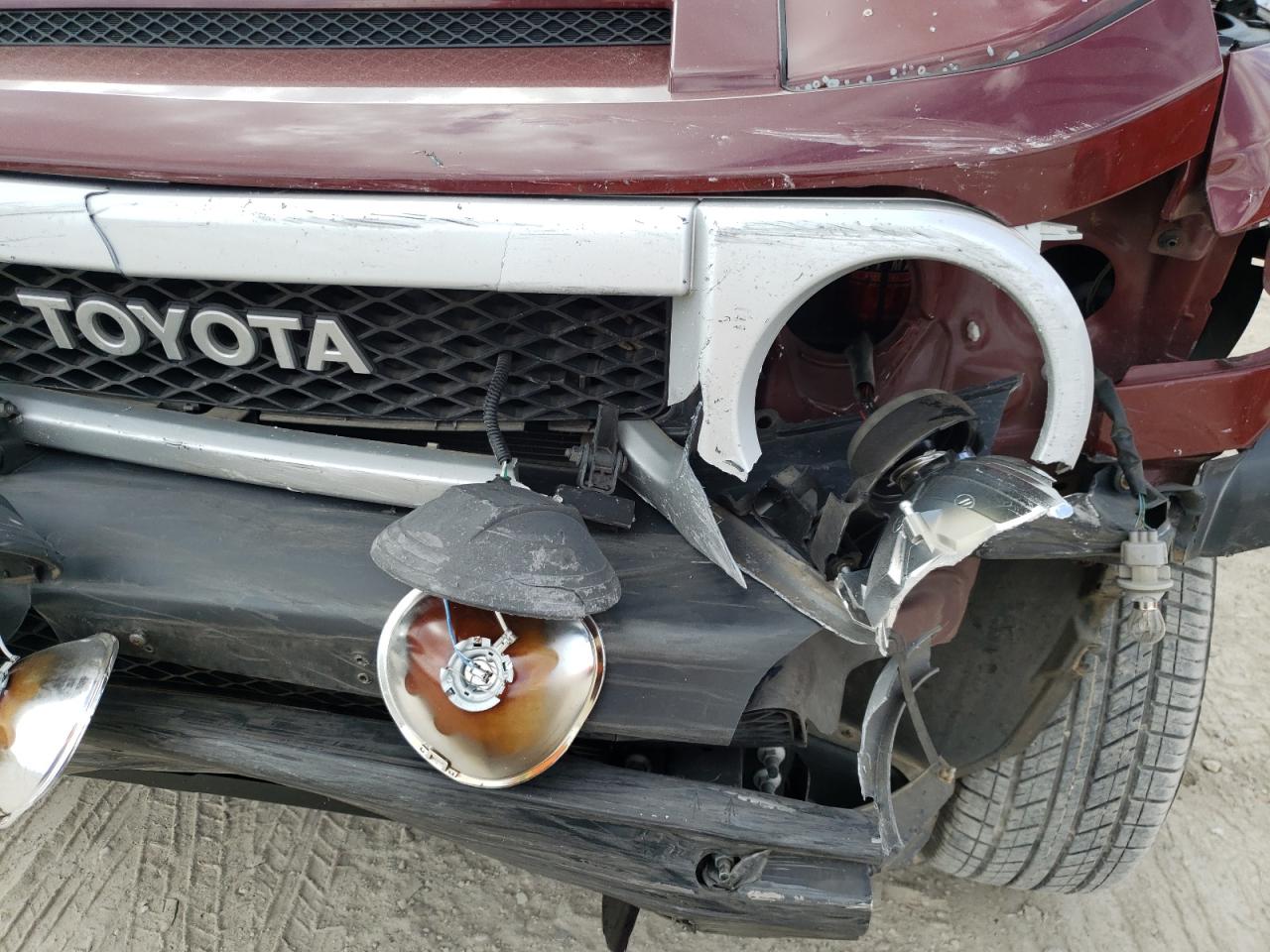 Photo 9 from auction – 2010 TOYOTA FJ CRUISER with VIN JTEBU4BF2AK098469