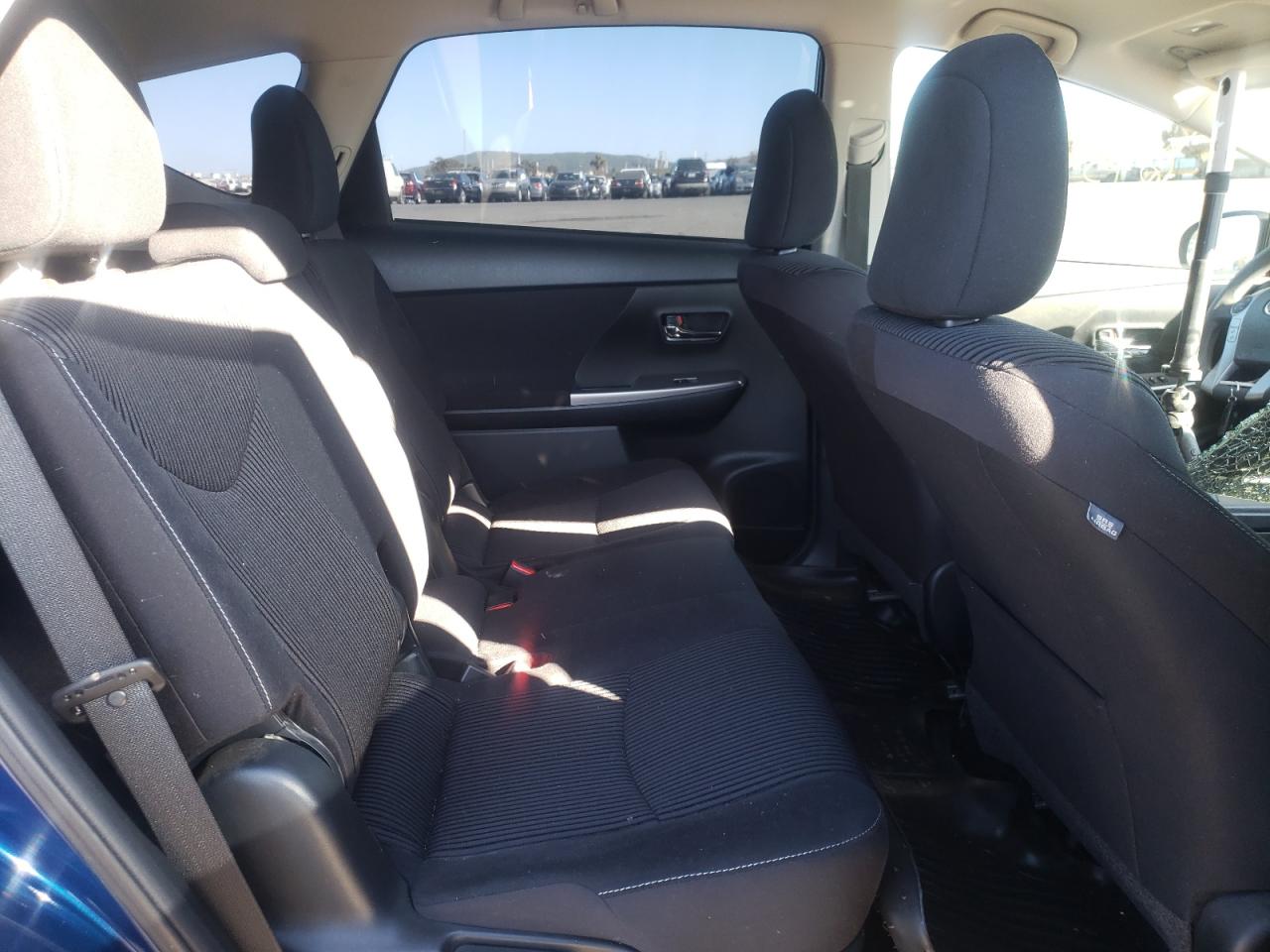 Photo 6 from auction – 2017 TOYOTA PRIUS V with VIN JTDZN3EU6HJ071652