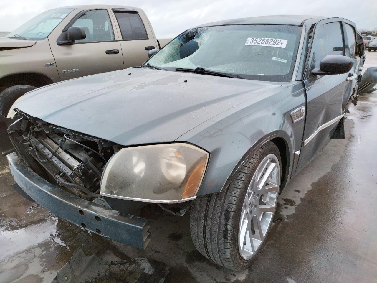 Photo 2 from auction – 2005 DODGE MAGNUM SE with VIN 2D4FV48T95H139728