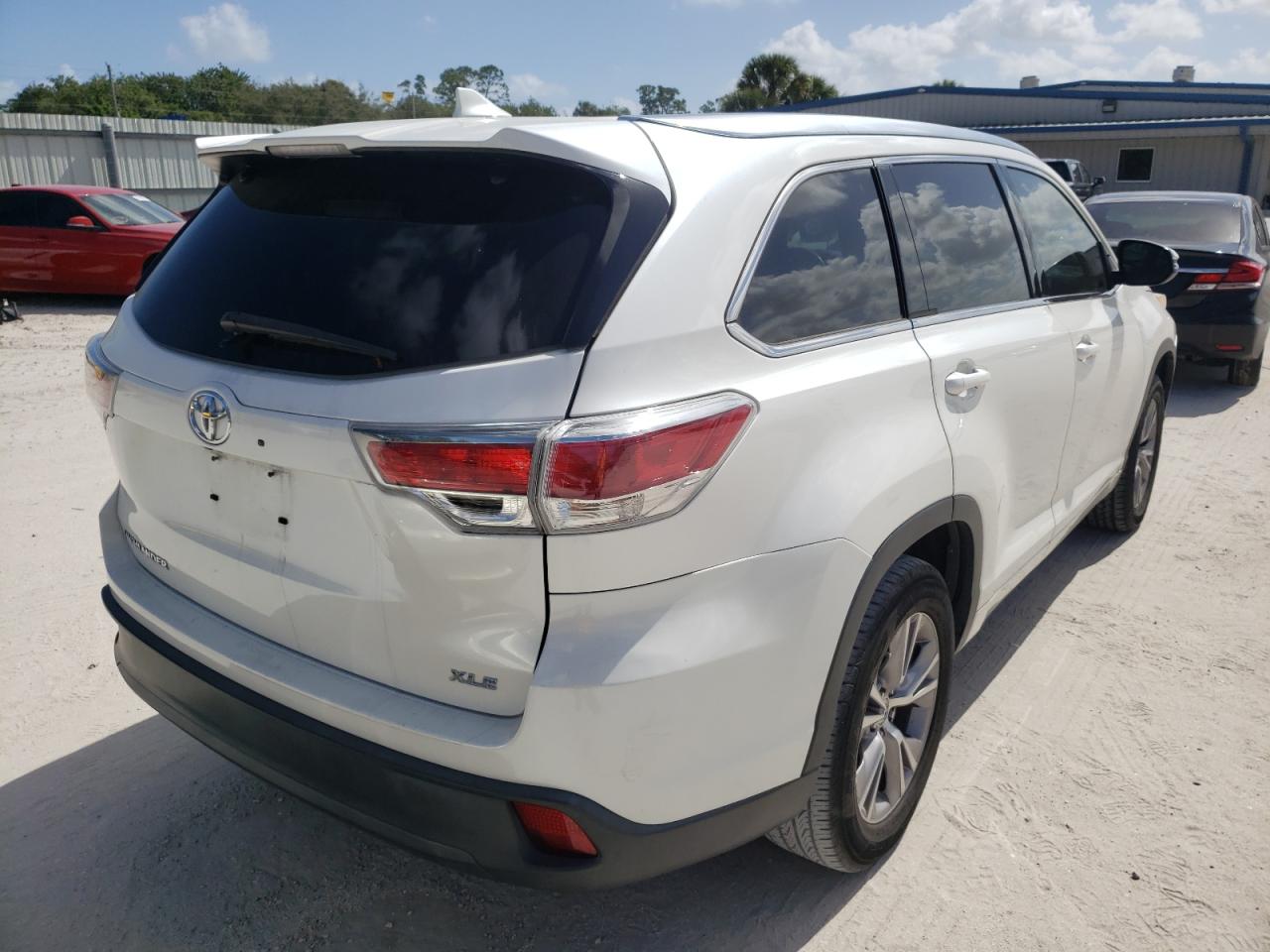 Photo 4 from auction – 2014 TOYOTA HIGHLANDER with VIN 5TDKKRFH7ES031030