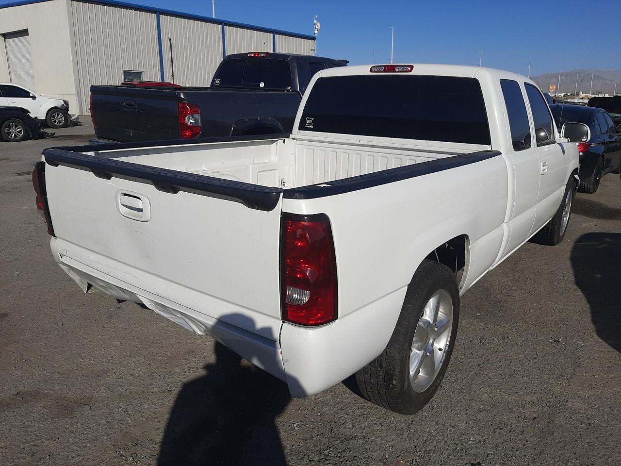 Photo 17 from auction – 2004 CHEVROLET SILVERADO with VIN 2GCEC19VX41144781