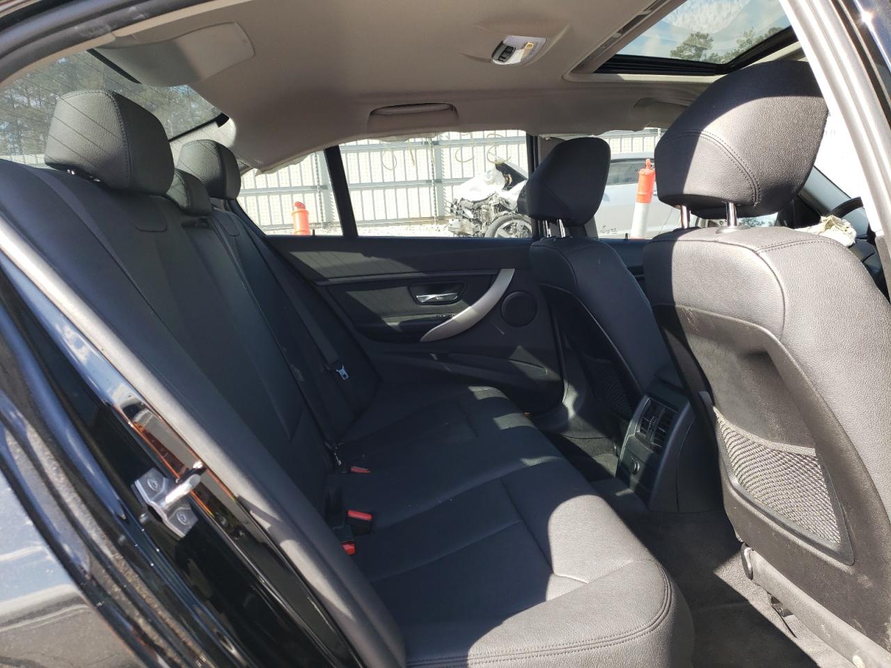 Photo 6 from auction – 2018 BMW 320 XI with VIN WBA8E5G53JNU46678