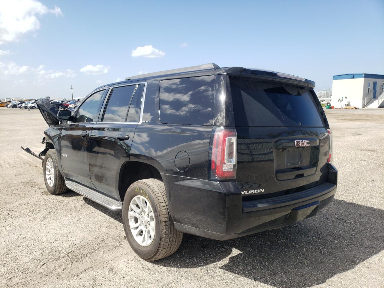 Photo 3 from auction – 2016 GMC YUKON SLE with VIN 1GKS1AKC6GR192764