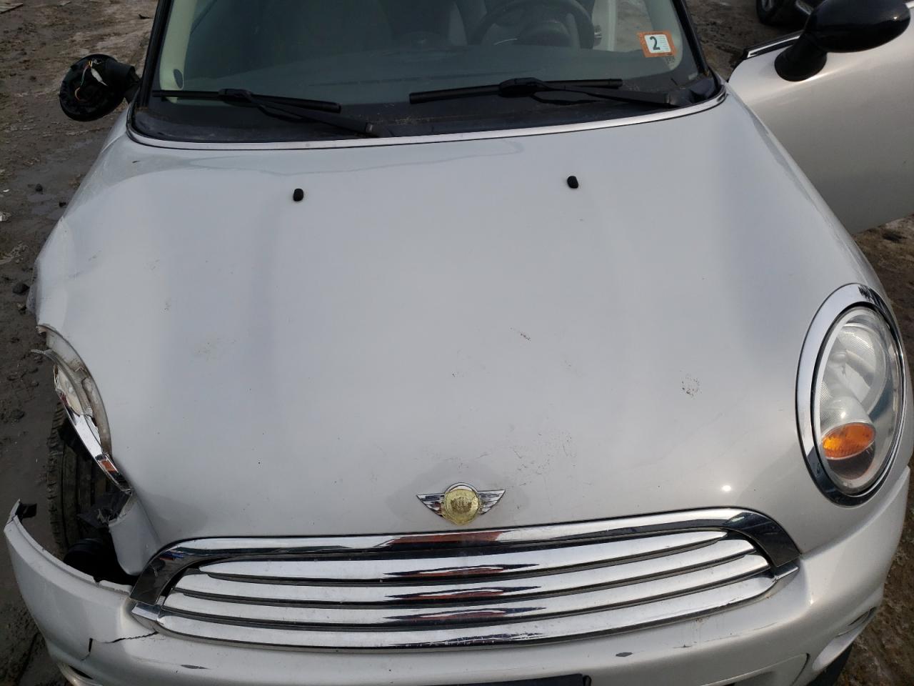 Photo 7 from auction – 2011 MINI COOPER CLU with VIN WMWZF3C58BTX82335