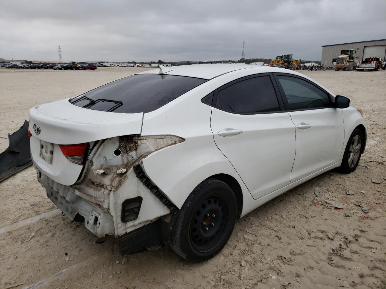 Photo 4 from auction – 2012 HYUNDAI ELANTRA GL with VIN 5NPDH4AE8CH141630