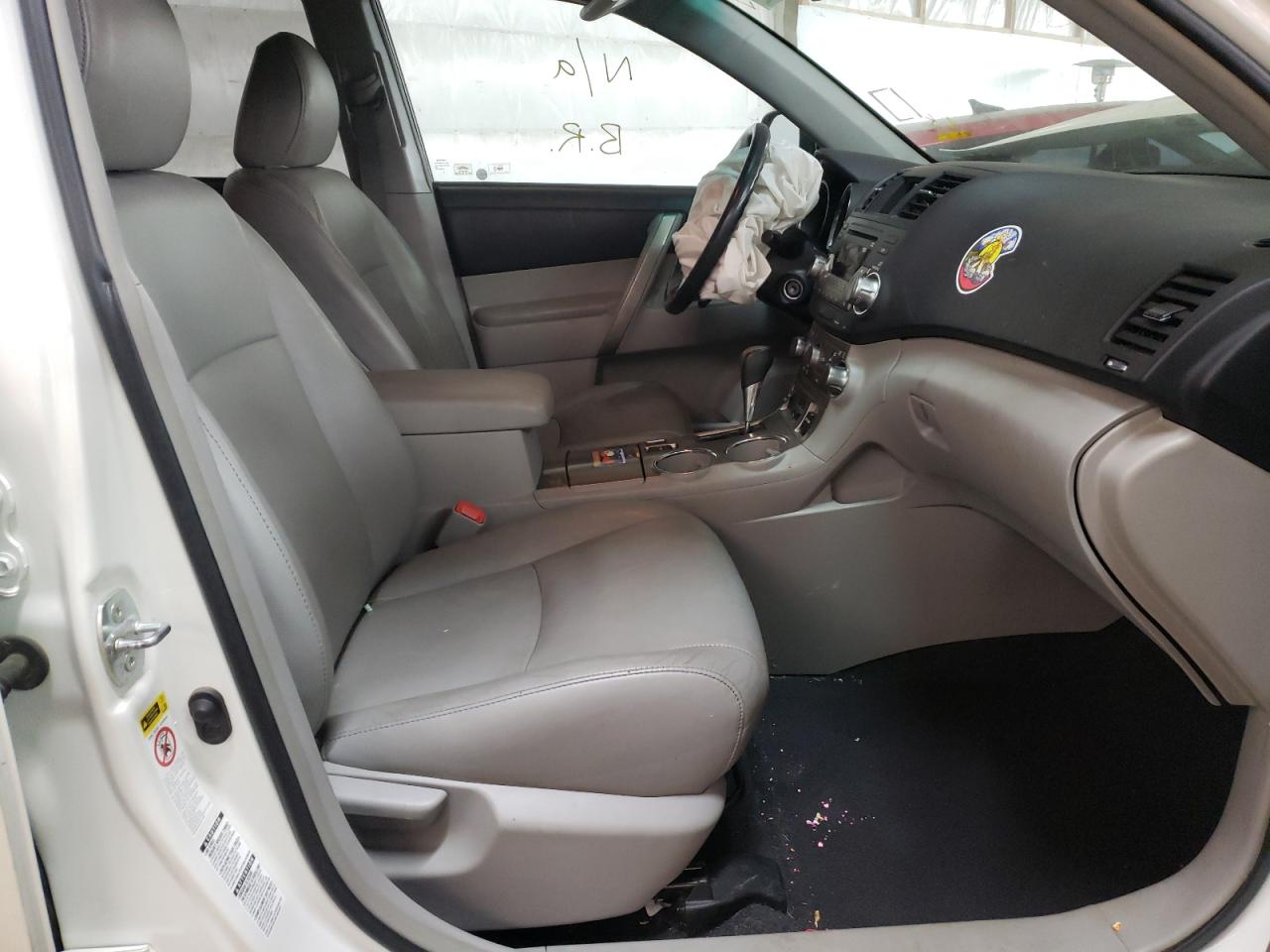Photo 5 from auction – 2011 TOYOTA HIGHLANDER with VIN 5TDBK3EH2BS079674