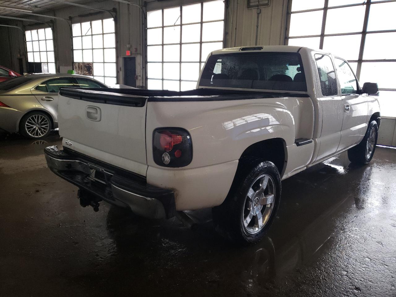 Photo 4 from auction – 2002 CHEVROLET SILVERADO with VIN 1GCEK19T42Z293774