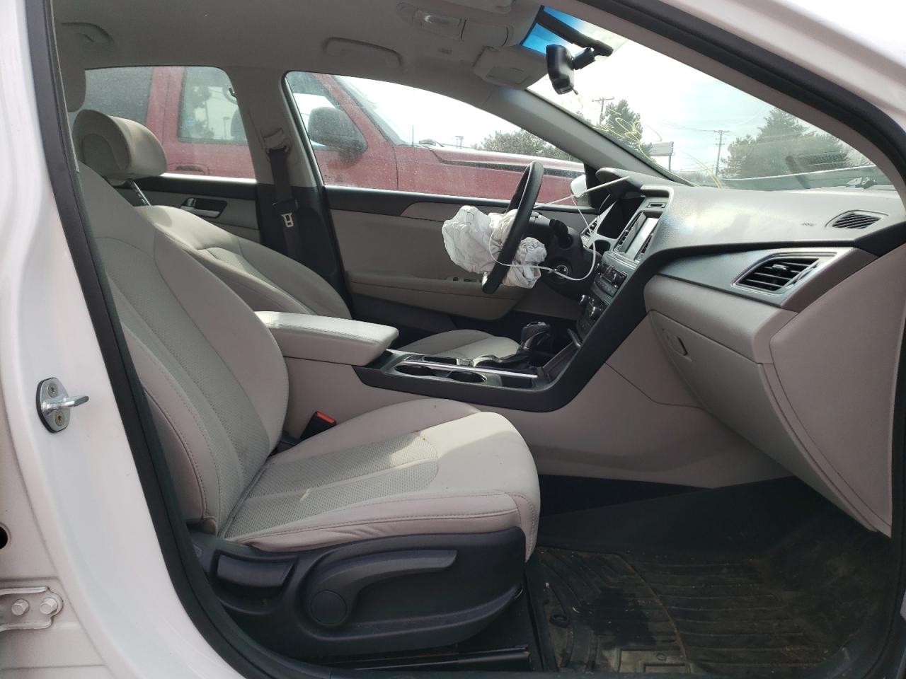 Photo 5 from auction – 2016 HYUNDAI SONATA SE with VIN 5NPE24AF9GH263983